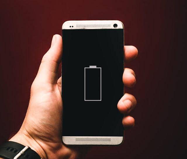 baterai HP habis (unsplash.com/@alex_andrews)