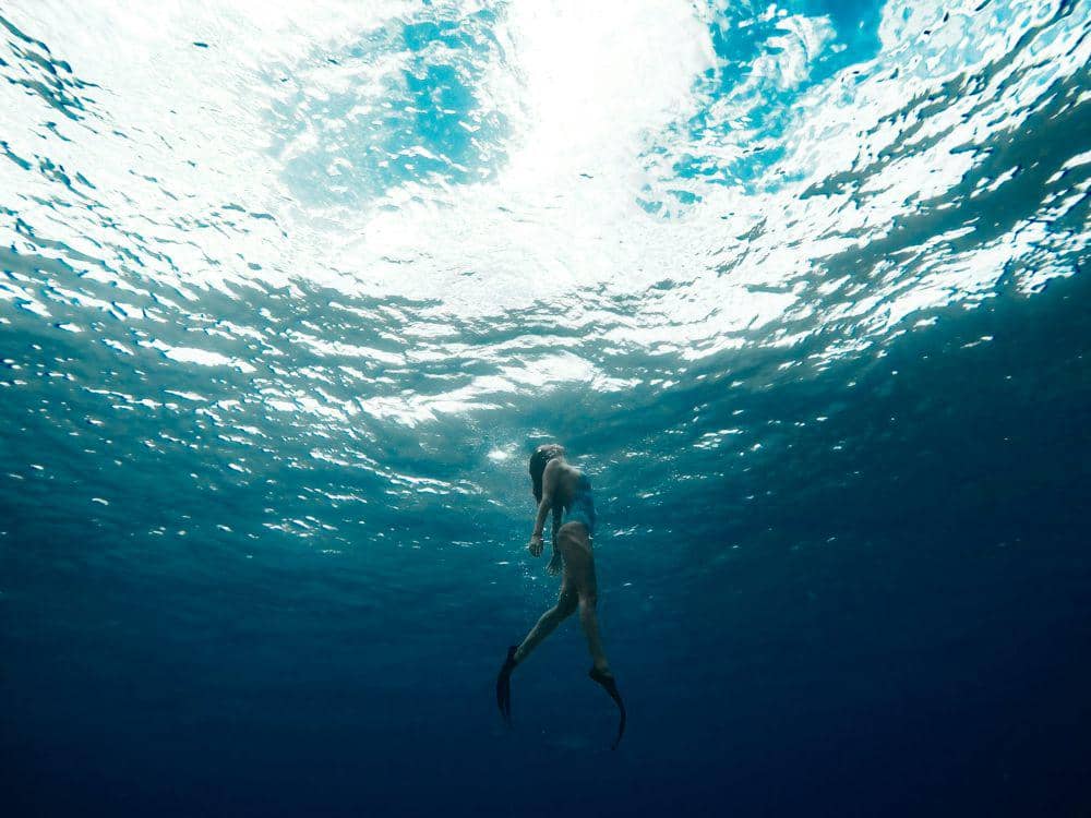 ilustrasi laut dalam (unsplash.com/Jeremy Bishop)