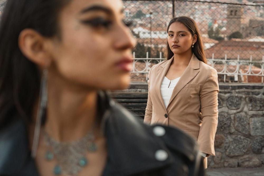 ilustrasi iri hati (pexels.com/Josue Feijoo)