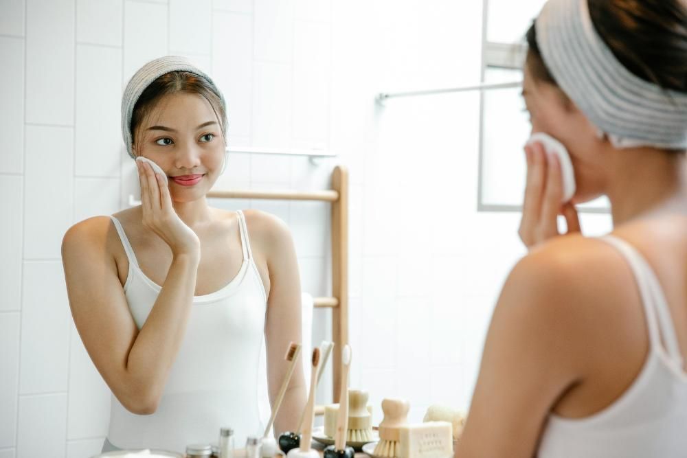 5 Perbedaan Cleansing Oil dan Micellar Water, Jangan Keliru