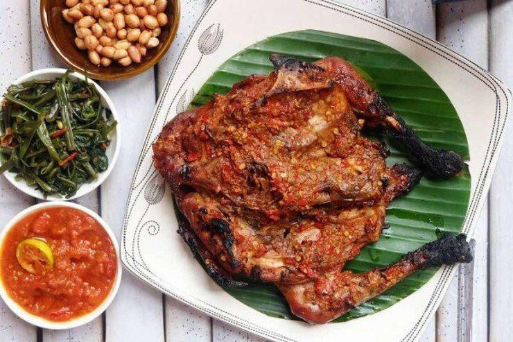 ilustrasi ayam taliwang (freepik.com/ fadilakrishna)
