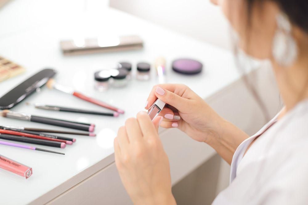5 Rekomendasi Lip Crayon Lokal yang Bikin Bibir Lembap dan Fresh