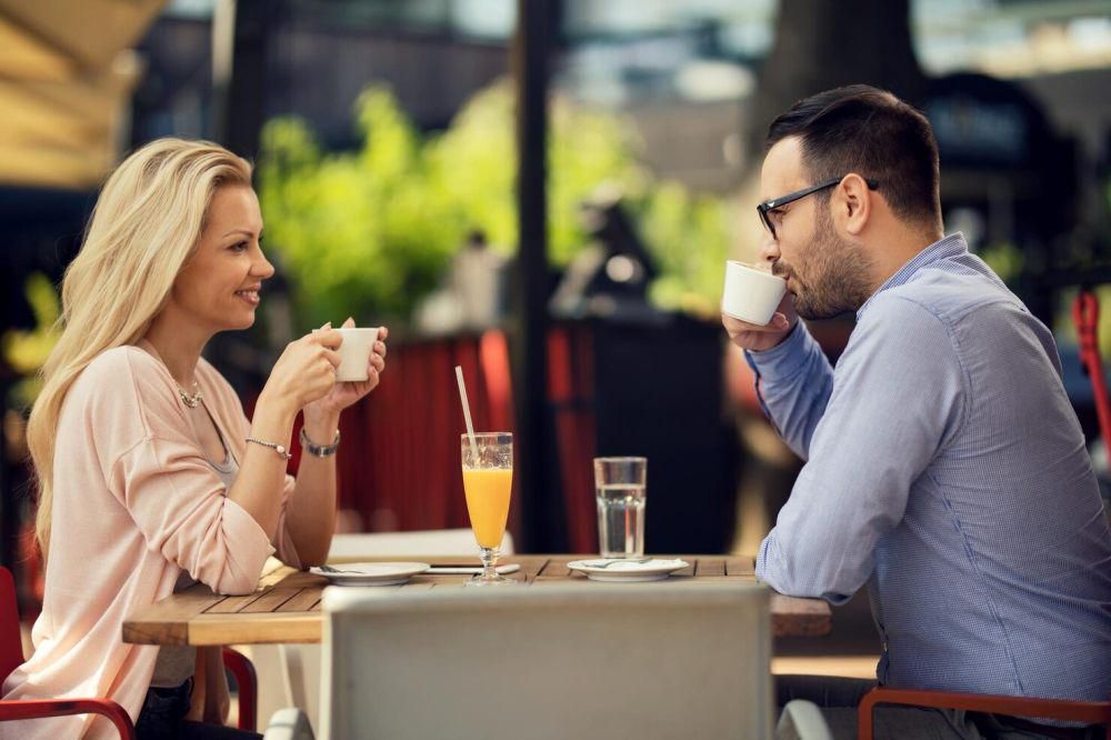 5 Tips Ngobrol sama Orang yang Bicaranya Gak Pernah Mau Berhenti