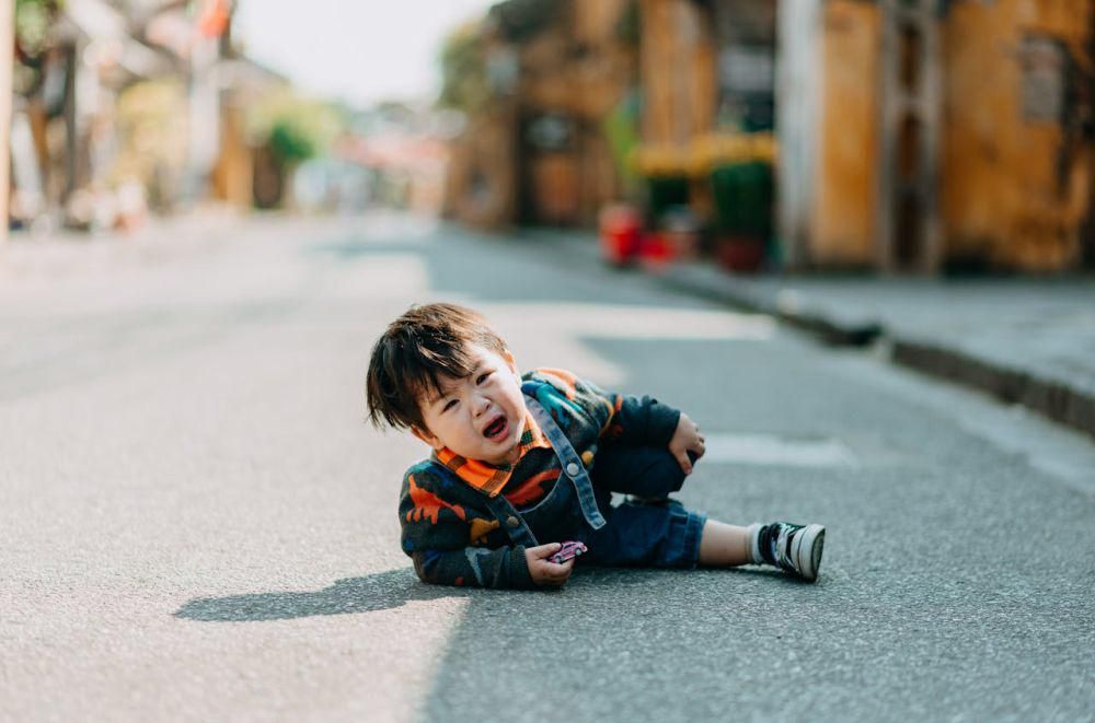 5 Tips Menghadapi Tantrum Anak di Tempat Umum, Tetap Tenang!