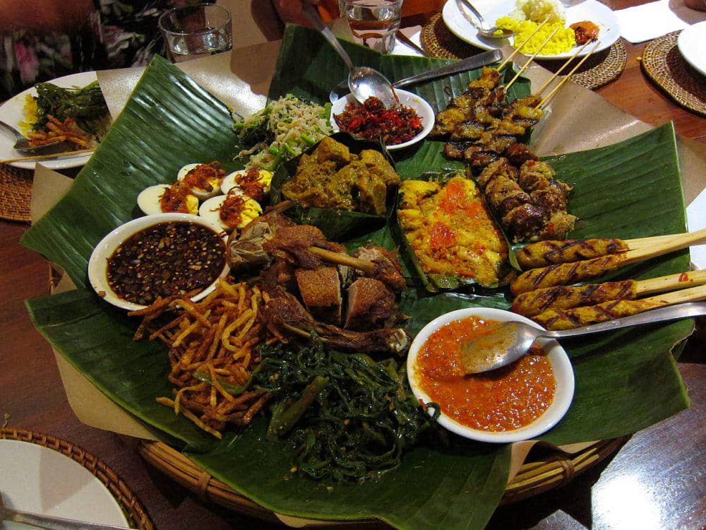 ilustrasi makanan khas Bali (commons.wikimedia.org/Yun Huang Yong)