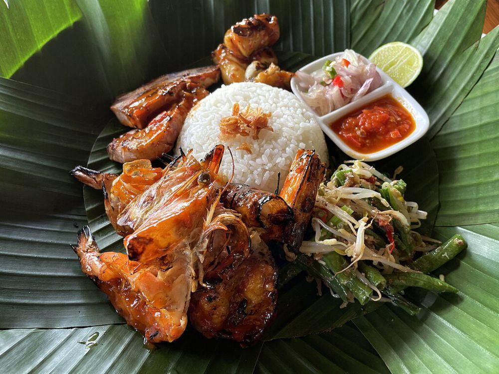 ilustrasi makanan khas Bali (commons.wikimedia.org/Raymonst3)
