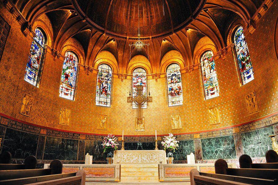 Mengenal 7 Pelayan Liturgi dalam Gereja Katolik Roma | IDN Times Jatim
