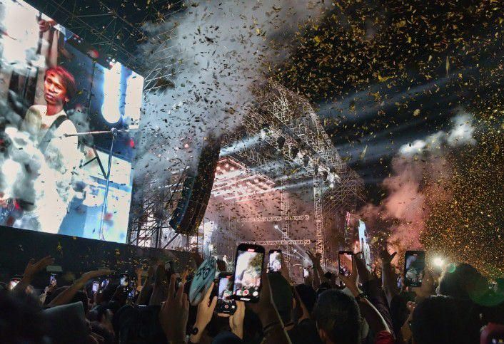 Kemeriahan konser Sheila On 7 di Medan (IDN Times/Eko Agus Herianto)