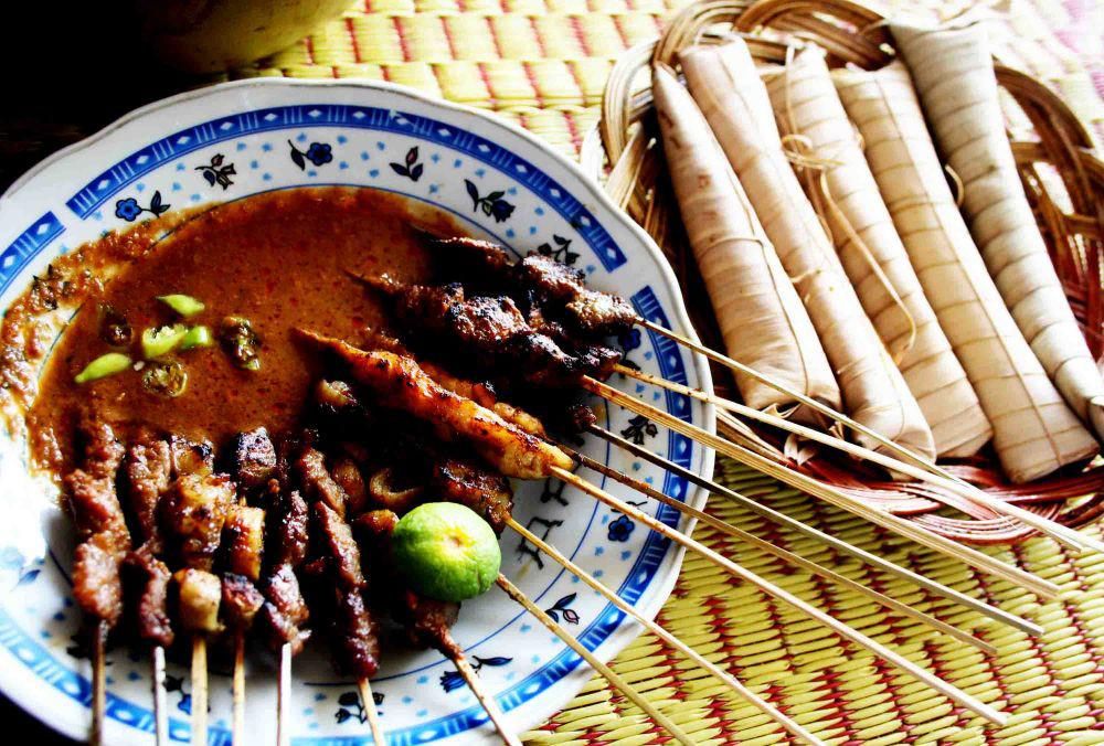 Ilustrasi Sate Bulayak (lombokbaratkab.go.id)