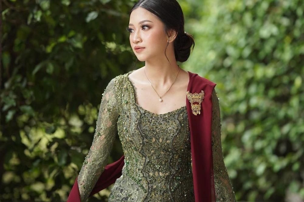 7 Model Kebaya Brokat Simple tapi Mewah untuk Berbagai Acara