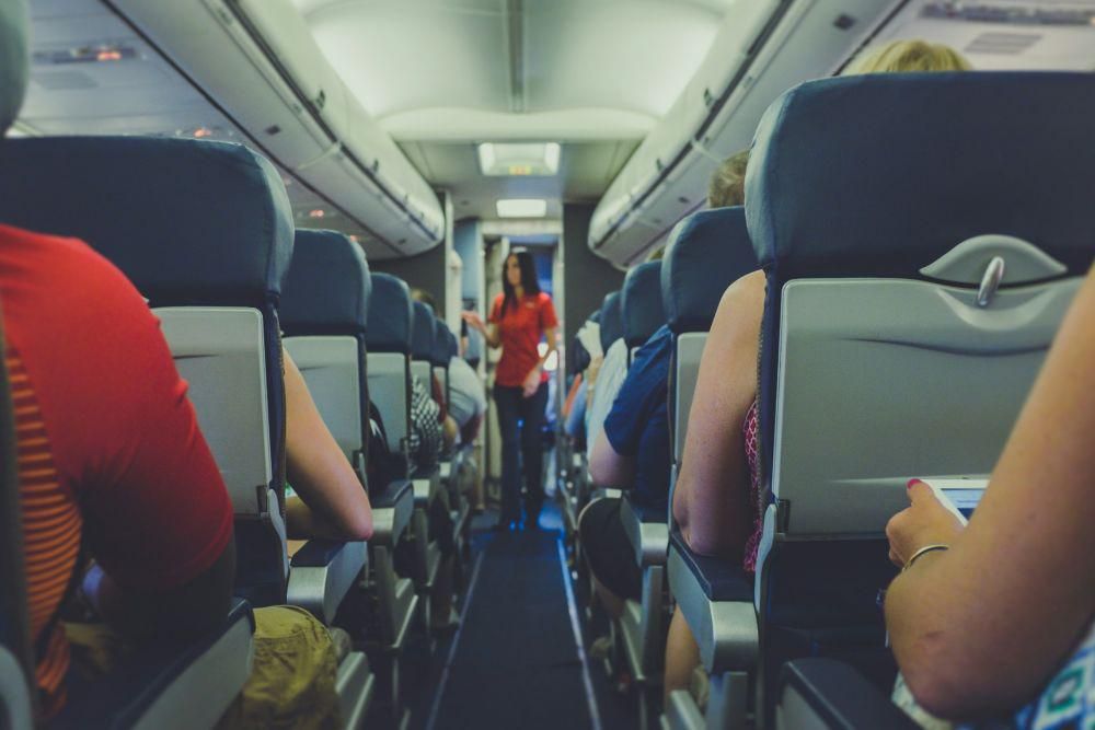 Enak dan Tidaknya Emergency Seat di Pesawat