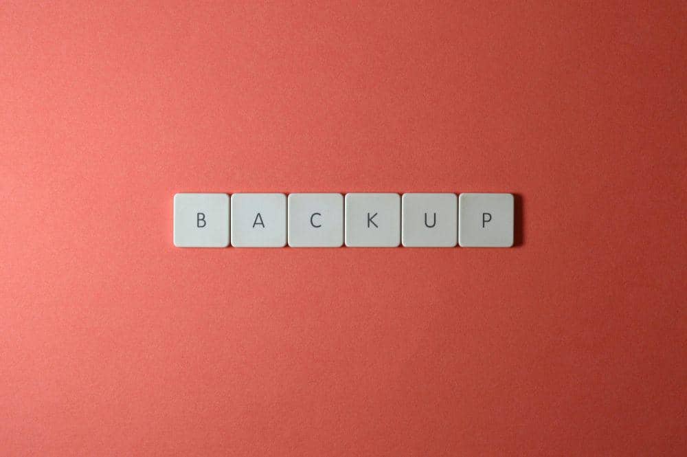backup data (pexels.com/Miguel Á. Padriñán)