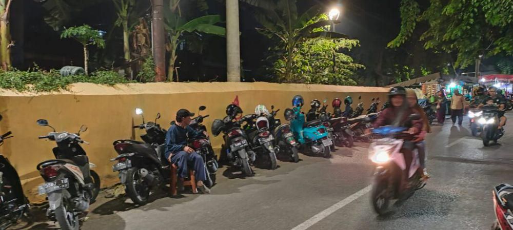 parkir liar di Jalan Kembang Kuning