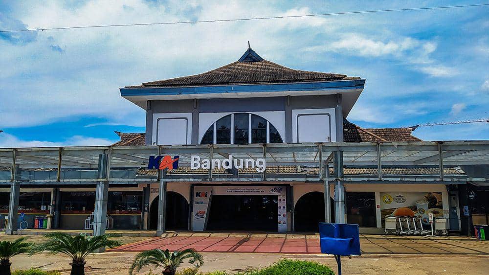 Stasiun Bandung (commons.wikimedia.org/NFarras)
