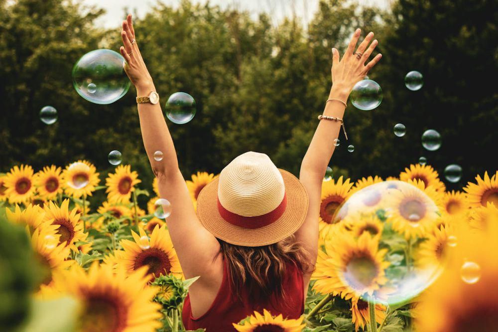 ilustrasi happy (pexels.com/Andre Furtado)