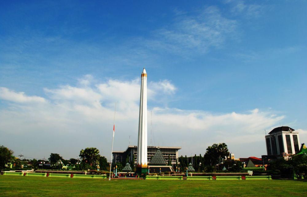 gambar Tugu Pahlawan (commons.wikimedia.org/sbamueller)
