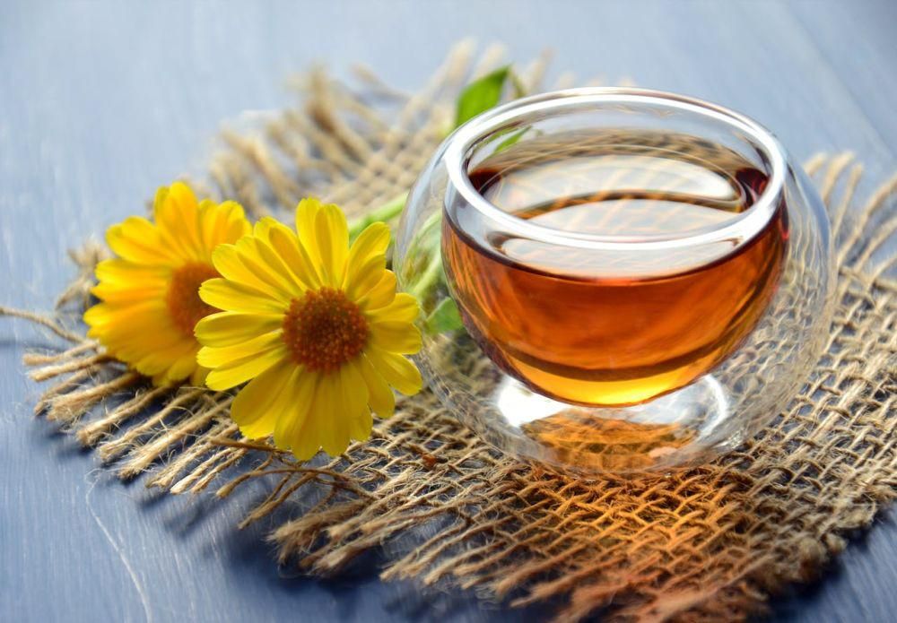 ilustrasi chamomile tea (pexels.com/mareefe)