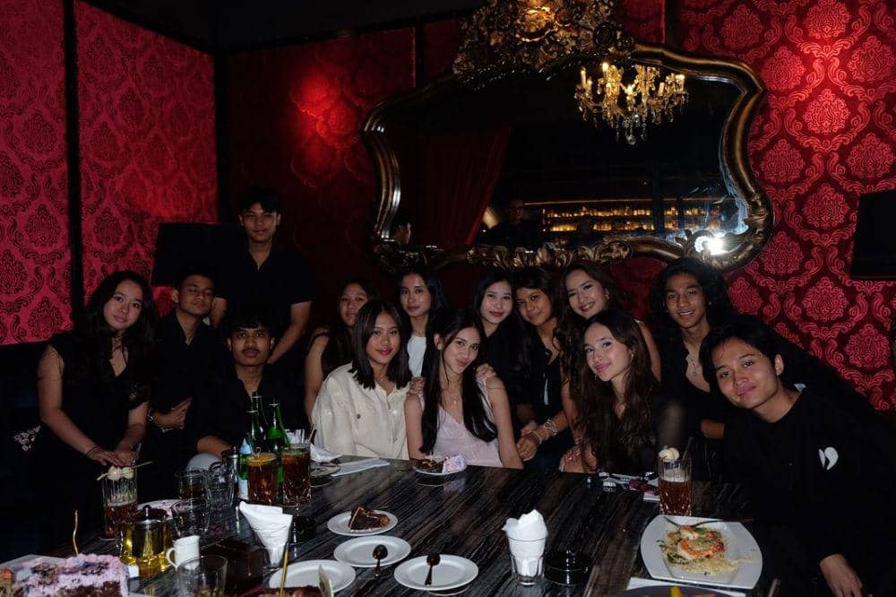 Ada Razwan 7 Potret Birthday Dinner Leya Anak Ferry Maryadi, Ada Rizwan | IDN Times
