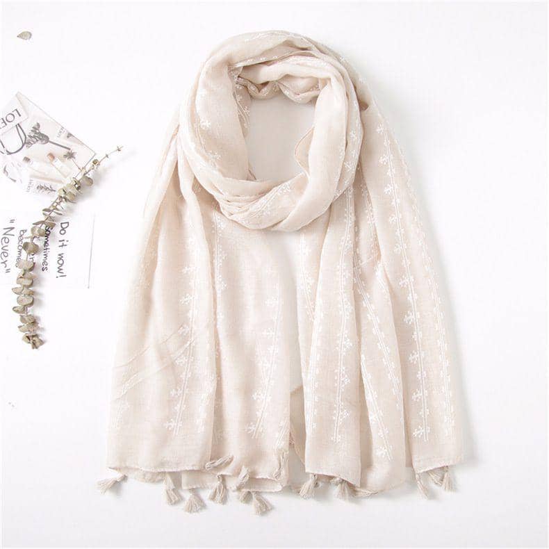 ITSFRIDAY Dahayu in Cream Scarf (shopee.co.id/ITSFRIDAY Official Store)