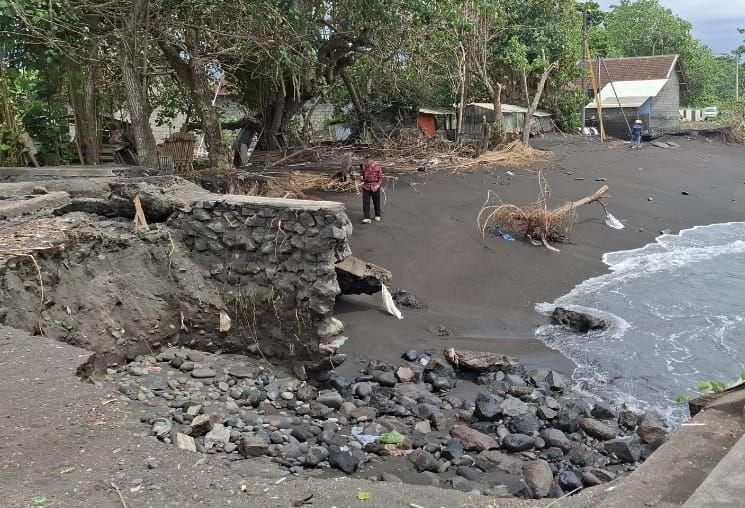 100 Ban Eks Mobil Tangki Dihibahkan, Cegah Abrasi Pesisir Pantai