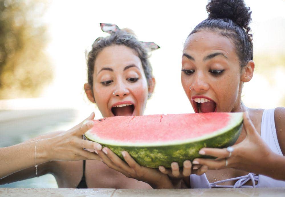 Foto oleh Andrea Piacquadio dari Pexels: https://www.pexels.com/id-id/foto/foto-wanita-makan-semangka-3760053/