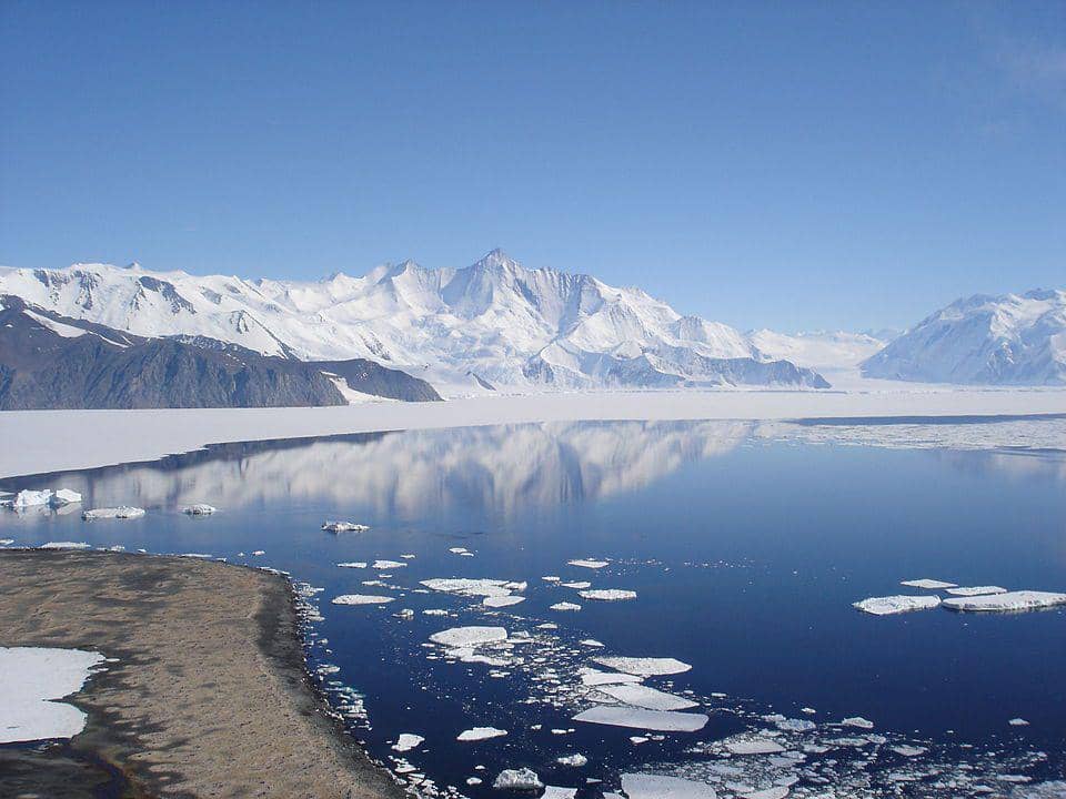 ilustrasi keadaan atmosfer di Antartika (wikimedia.org/Andrew Mandemaker)
