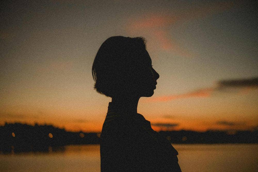 potret siluet perempuan (pexels.com/AlexisRicardoAlaurin)