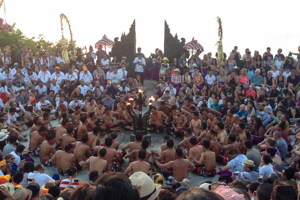 pertunjukkan Tari Kecak di Pura Luhur Uluwatu (dok.pribadi/Natalia Indah)