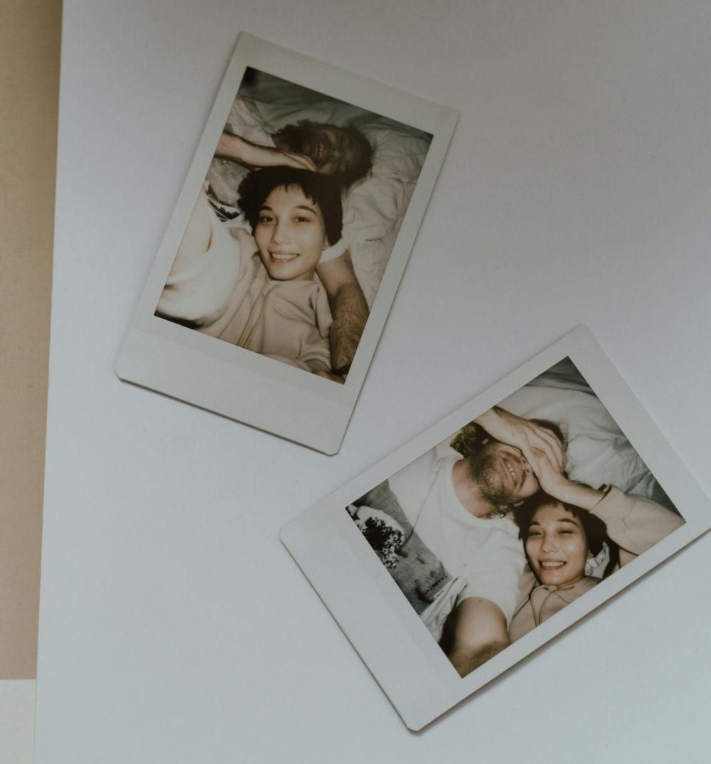 Polaroid by Cottonbro Studio (pexels.com/cottonbrostudio)