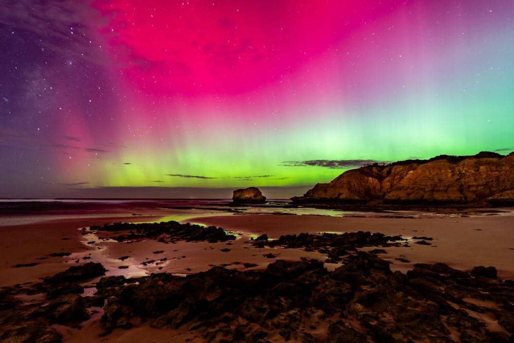 ilustrasi Aurora Australis (unsplash.com/Graham Holtshausen)