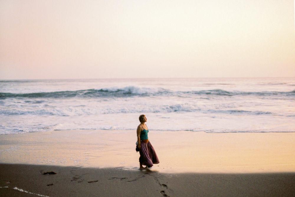 Potret bermain di pantai 