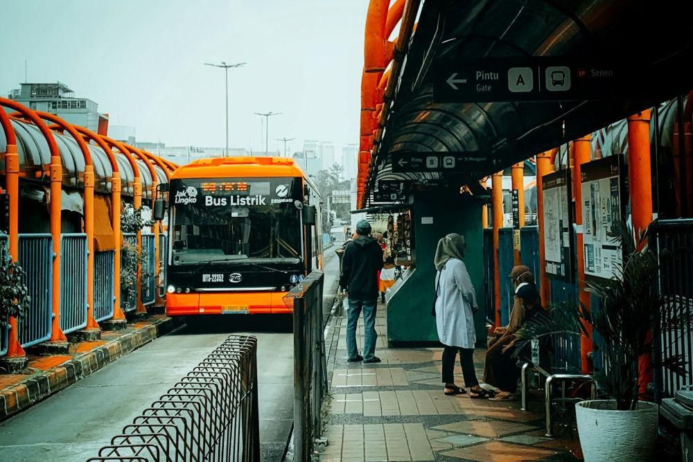 Ilustrasi Transjakarta Non BRT (unsplash.com/Hilmi Alwan Redjasha)
