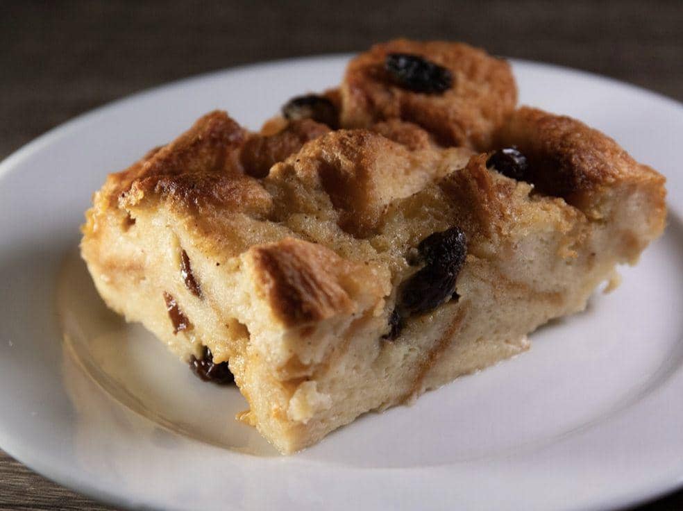 Ilustrasi umm ali roti tawar (unsplash.com/Amanda Lim)