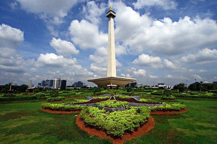 Tugu Monas (.tripadvisor.co.id)