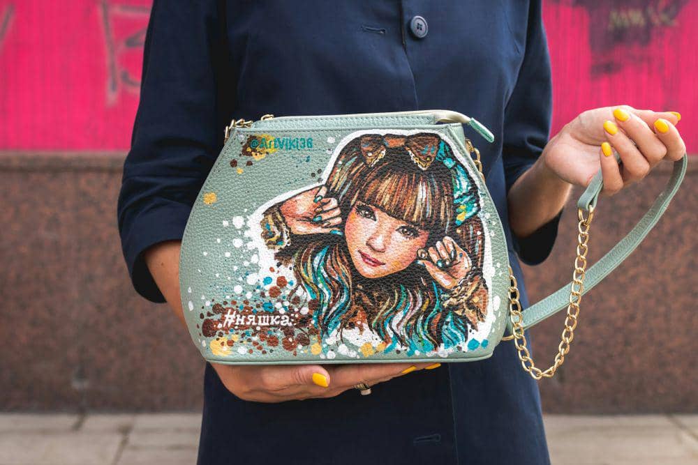 ilustrasi tas dilukis (unsplash.com/Artem Beliaikin)
