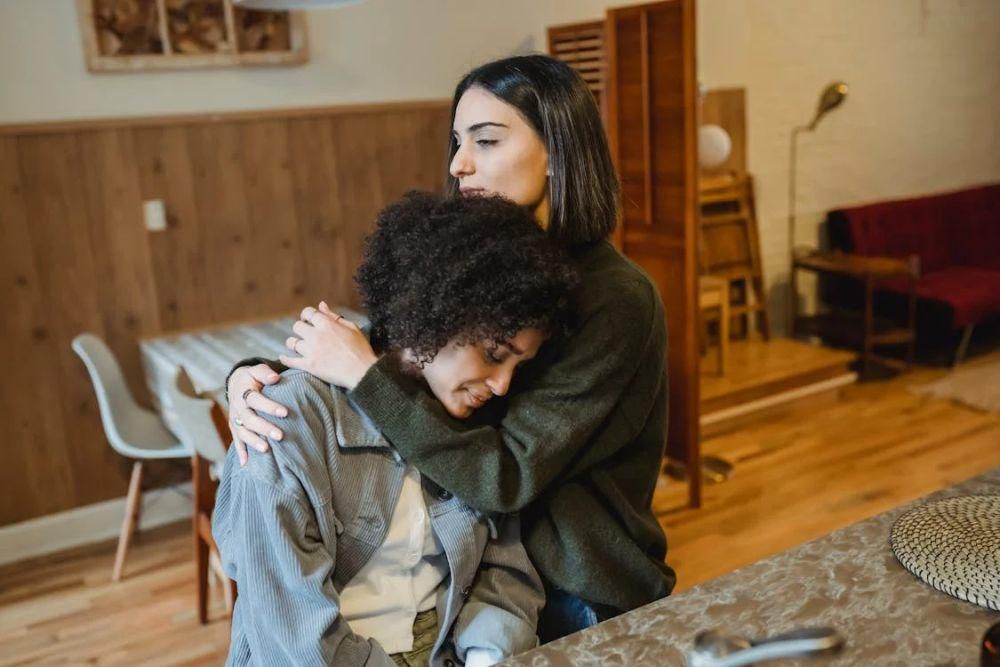 ilustrasi baikan dengan teman setelah konflik (pexels.com/Liza Summer)