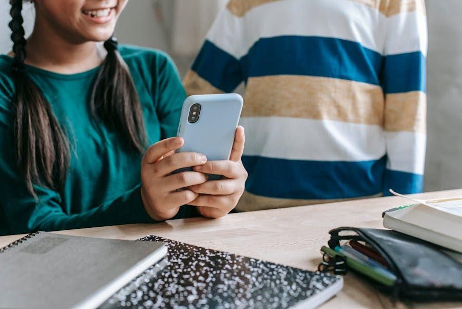 7 Rekomendasi HP untuk Anak Sekolah dengan Harga Rp1 Jutaan