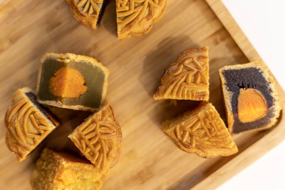 ilustrasi mooncake telur asin (pexels.com/Ruandom Zhong)