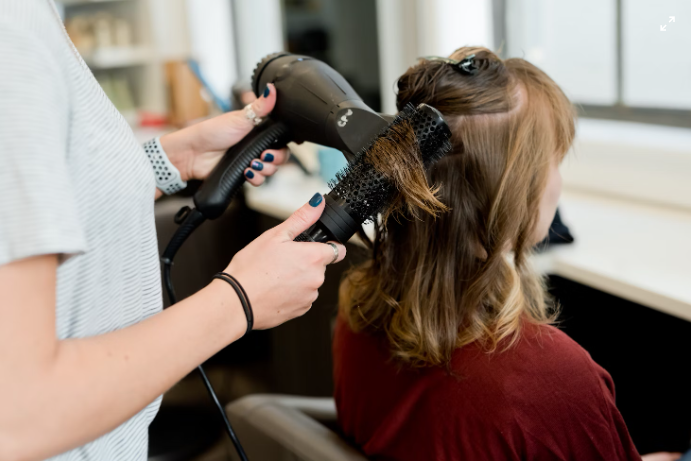 5 Cara Mengeringkan Rambut Tanpa Bikin Rusak, Simak Tipsnya!