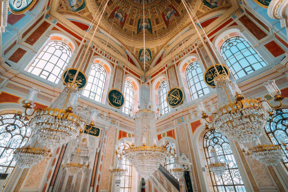 Potret interior Masjid Istanbul Turki. (pexels/Sami TÜRK)