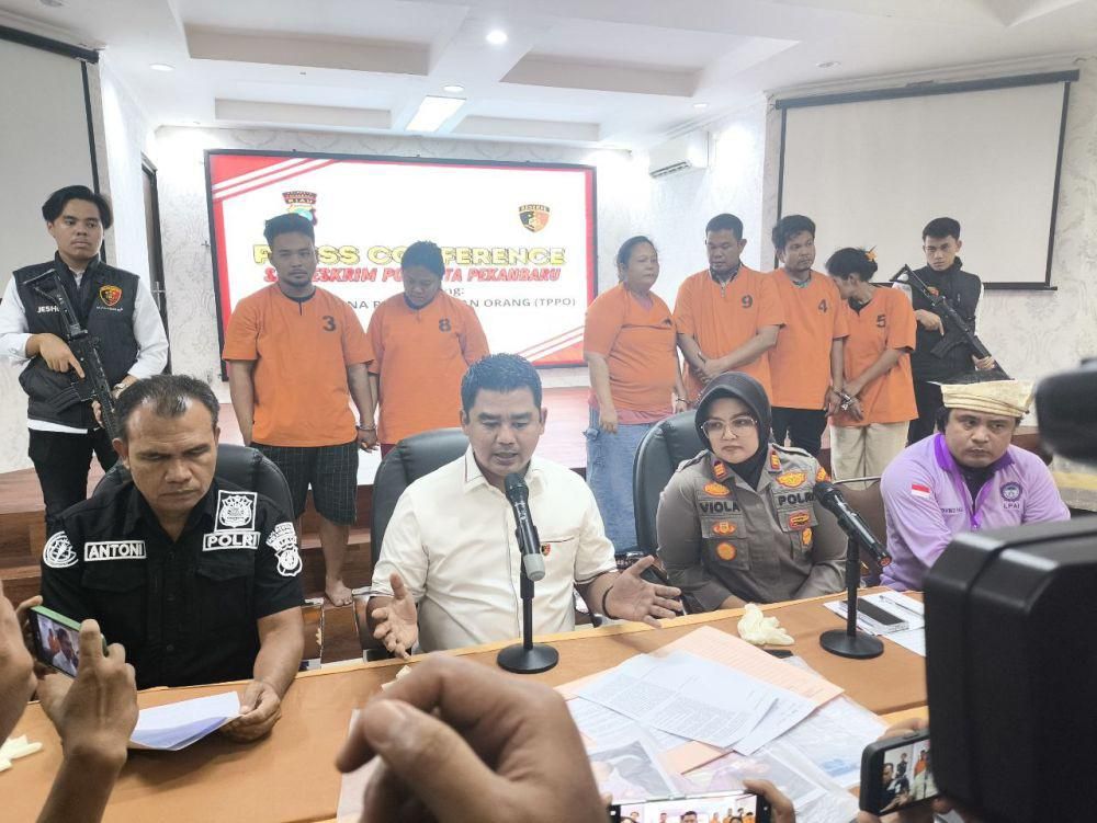 DPR Desak Dukcapil Pecat Pegawai Terlibat Perdagangan Bayi ke Singapura