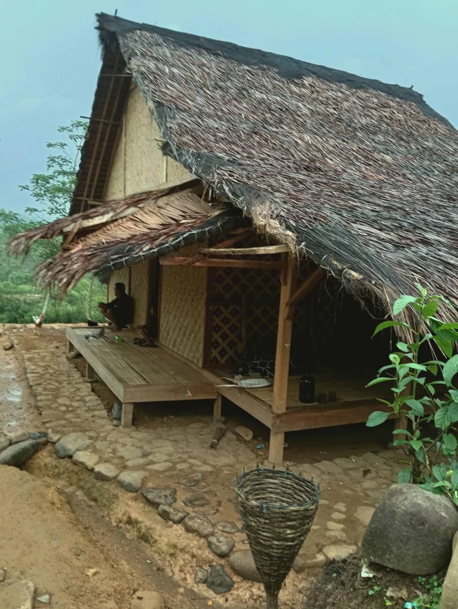 ilustrasi rumah adat Baduy (dok. pribadi/Ariel Guslandi)
