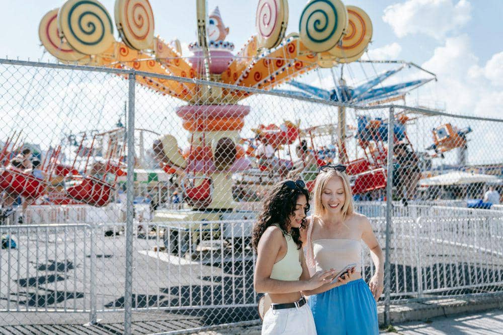 Ilustrasi pergi ke wahana rekreasi (pexels.com/Katya Wolf)