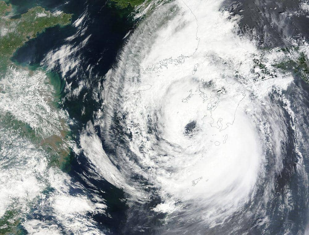 ilustrasi bencana alam topan (commons.wikimedia.org/MODIS Land Rapid Response Team, NASA GSFC)