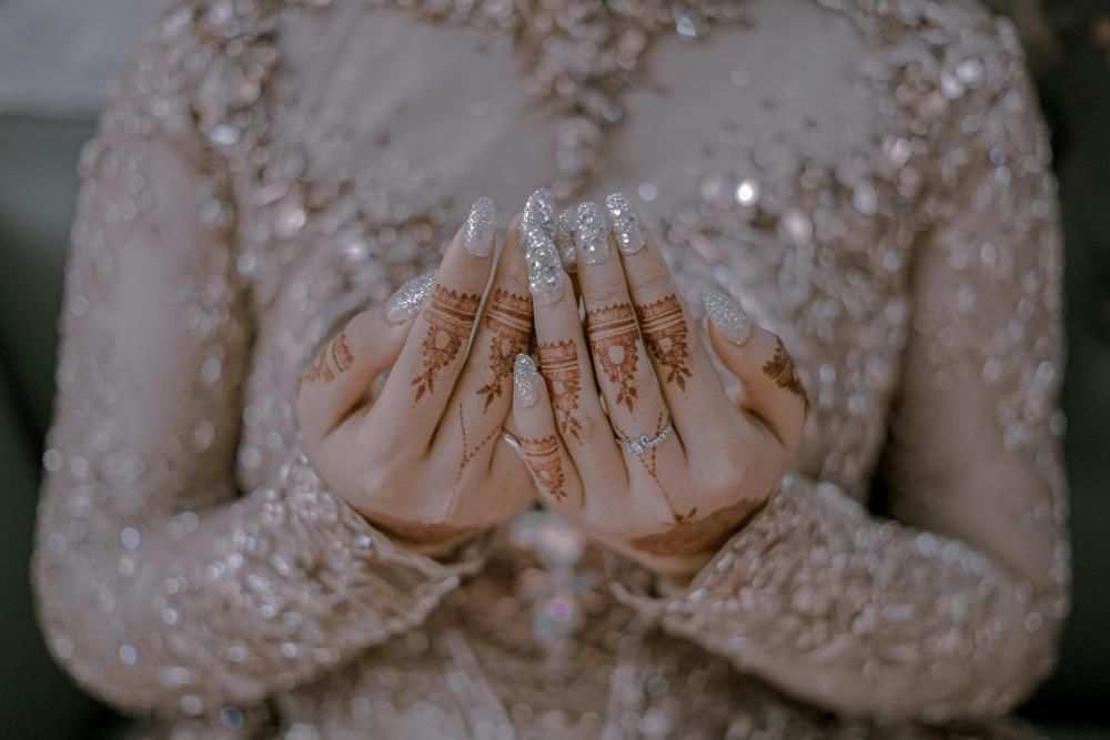 7 Cara Menghilangkan Henna di Tangan, Ada Pasta Gigi!