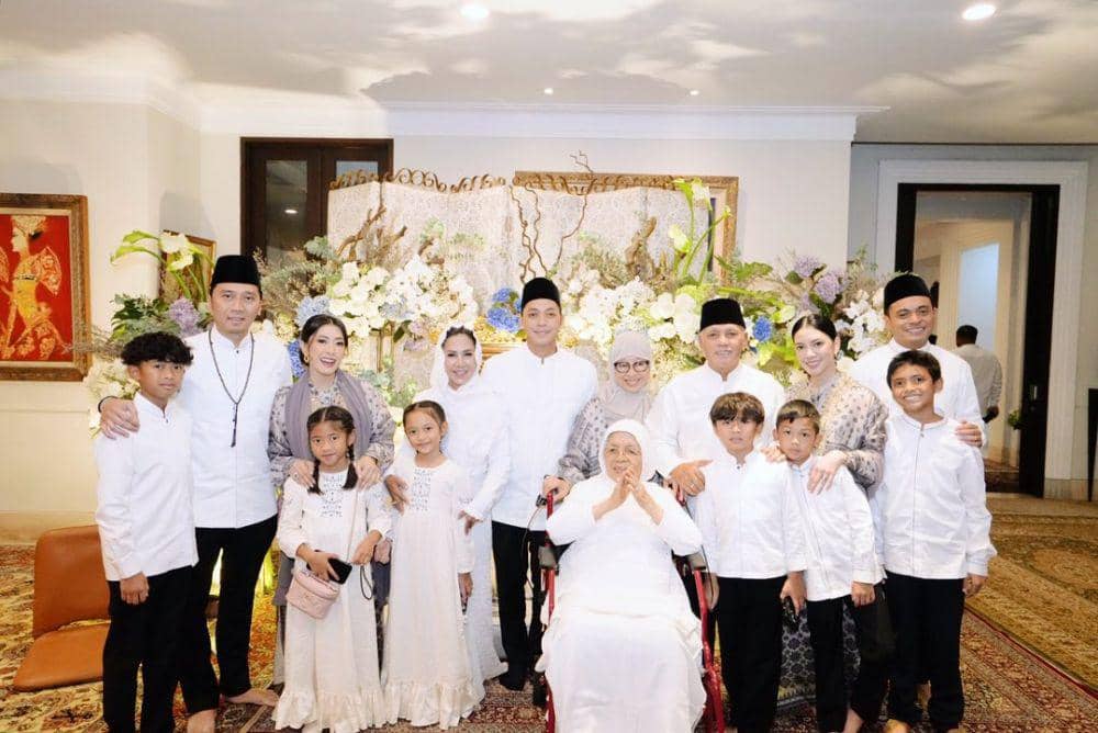 Bunga Rajasa 7 Dekorasi Pengajian Pranikah Rasyid Rajasa, Berhias Bunga! | IDN Times