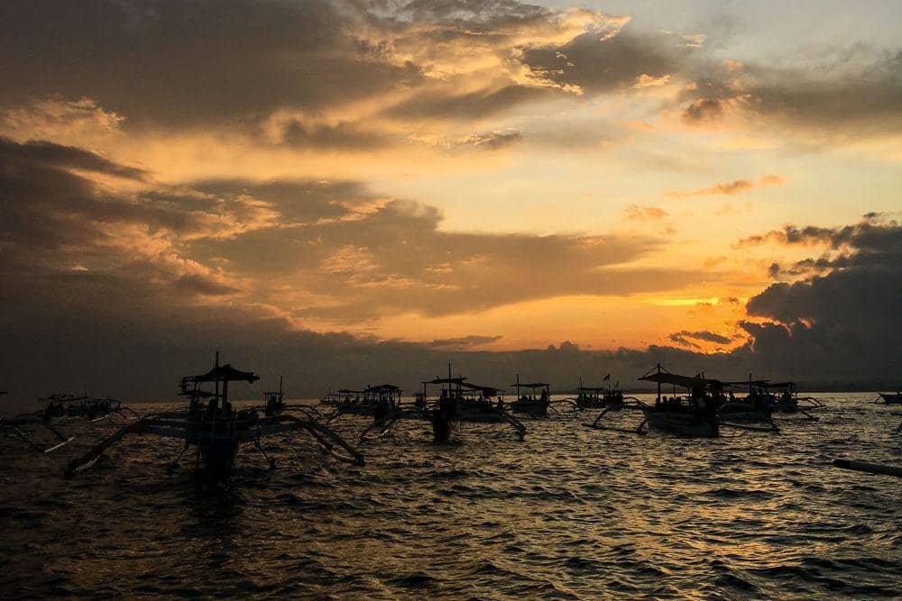 suasana pagi di Pantai Lovina (dok.pribadi/Natalia Indah)