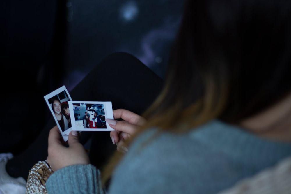 Ilustrasi polaroid (pexels.com/OctavioJGarciaN)