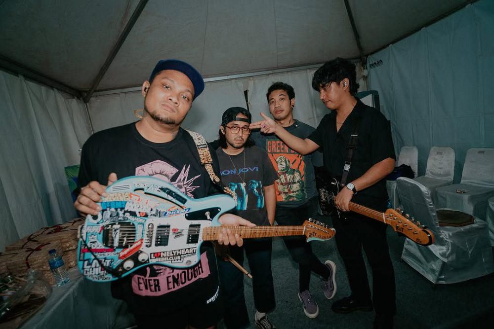 10 Lagu Indonesia tentang Penyesalan karena Menyia-nyiakan Pasangan