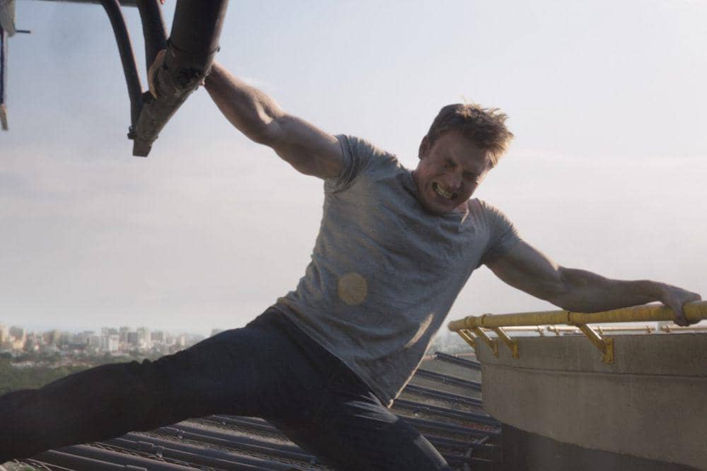 cuplikan Captain America saat menahan helikopter (dok. Marvel Studios/Captain America: Civil War)